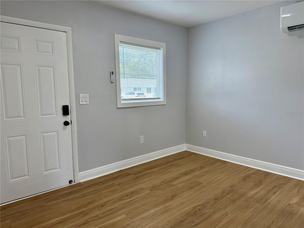 301 80TH AVENUE NE, ST PETERSBURG, FL — photo 3 of 44