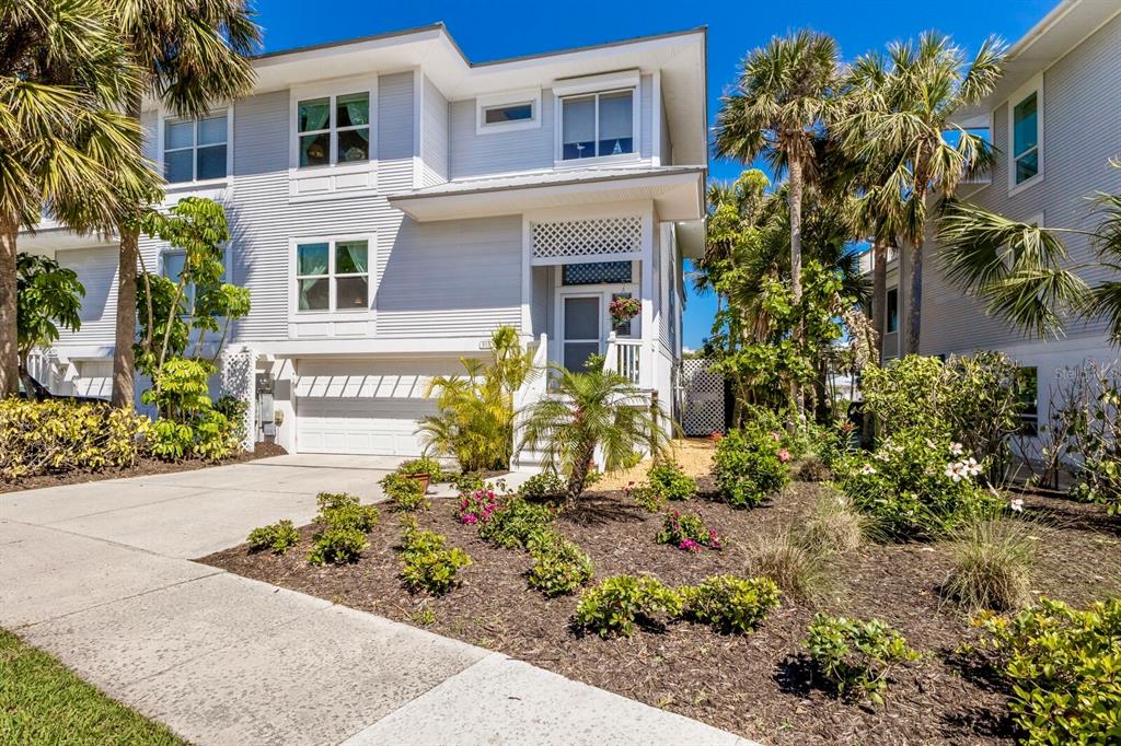 815 S HARBOR DRIVE