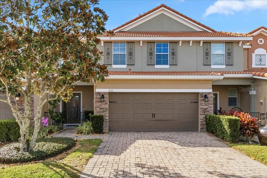 672 VENICE PLACE