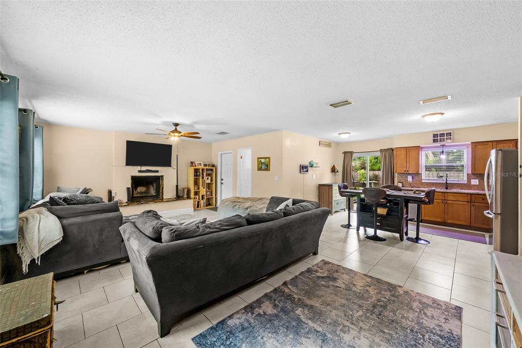 11199 TEMPLE AVENUE, SEMINOLE, FL — photo 3 of 30