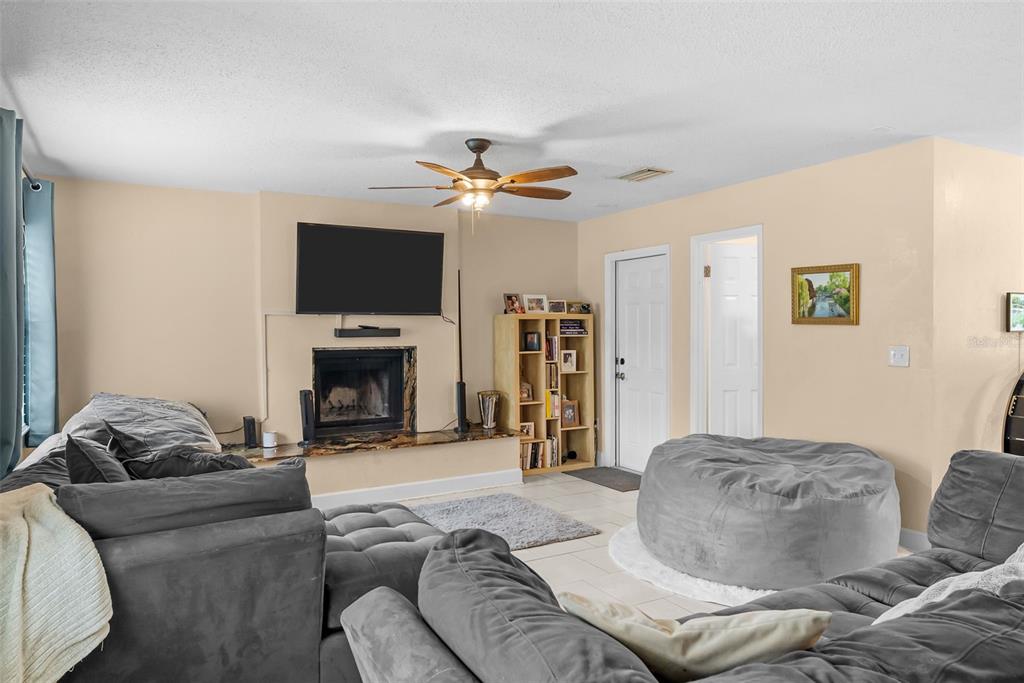 11199 TEMPLE AVENUE, SEMINOLE, FL — photo 4 of 30