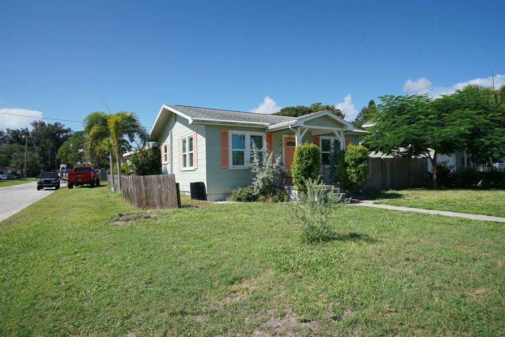 145 NE LINCOLN CIRCLE N, ST PETERSBURG, FL — photo 3 of 51