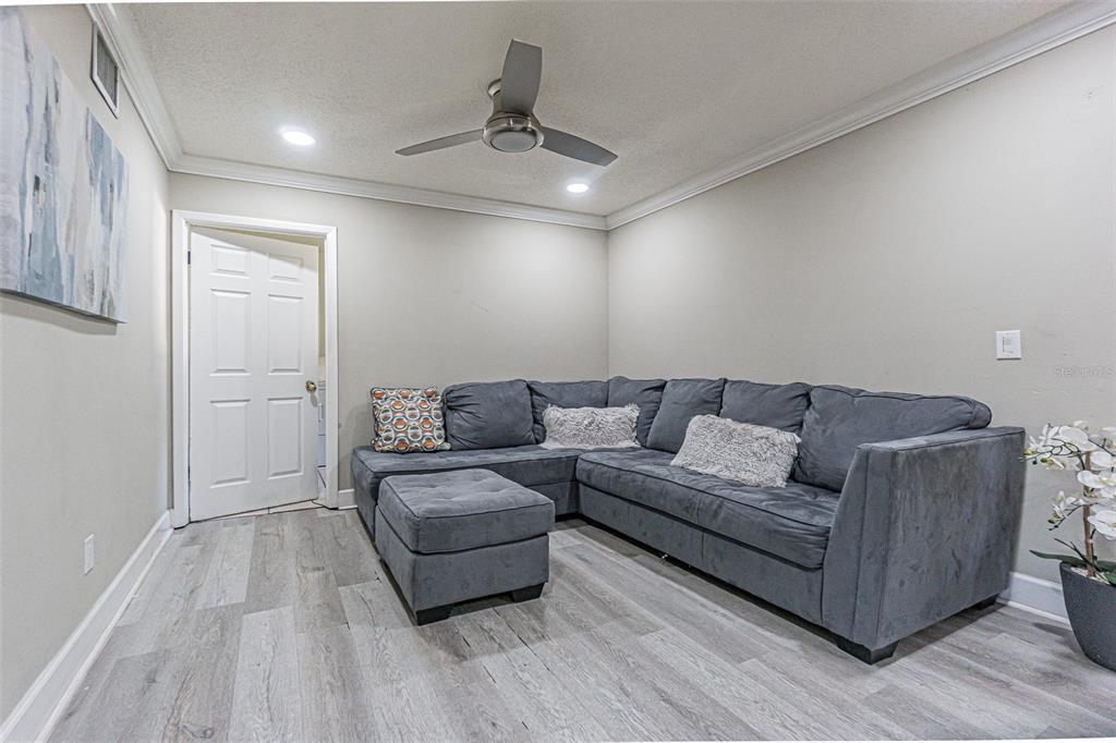 6811 MITCHELL CIRCLE, TAMPA, FL — photo 4 of 26