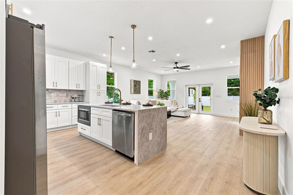 3008 E OSBORNE AVENUE, TAMPA, FL — photo 4 of 25