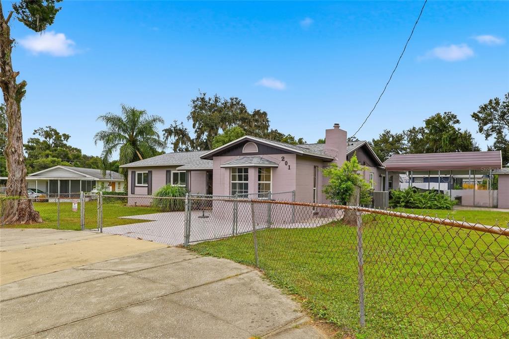 201 E WHEELER ROAD, SEFFNER, FL — photo 2 of 30