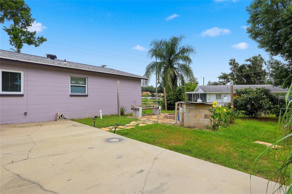 201 E WHEELER ROAD, SEFFNER, FL — photo 4 of 30