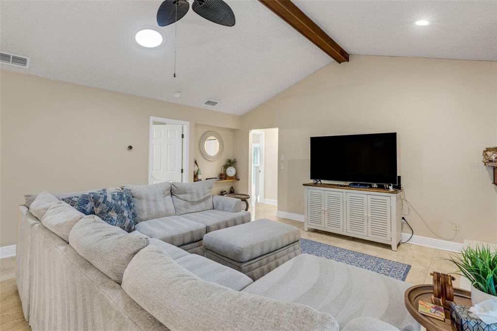 1889 SPRINGWOOD CIRCLE N, CLEARWATER, FL — photo 5 of 30