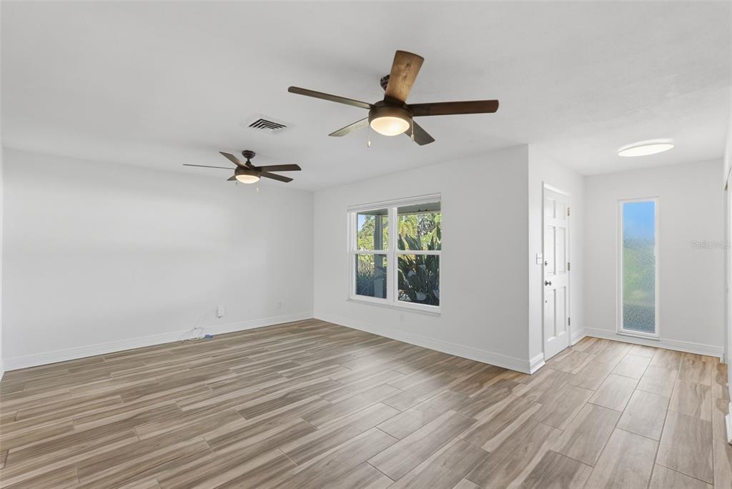 1460 69TH PLACE S, ST PETERSBURG, FL — photo 5 of 45