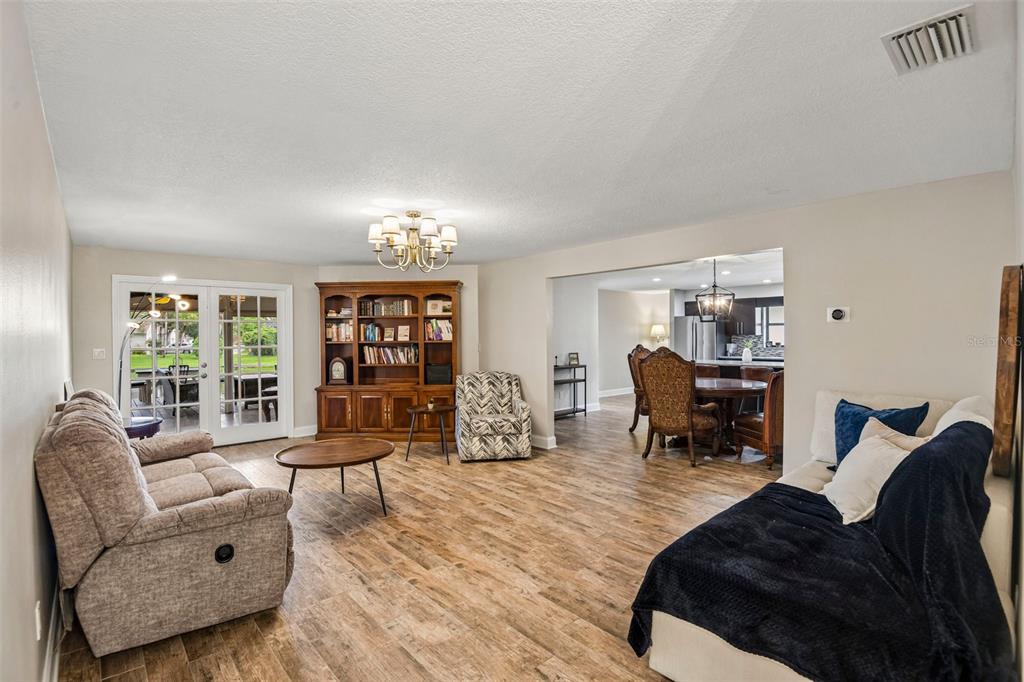 1175 SAN CARLOS AVENUE NE, ST PETERSBURG, FL — photo 3 of 30