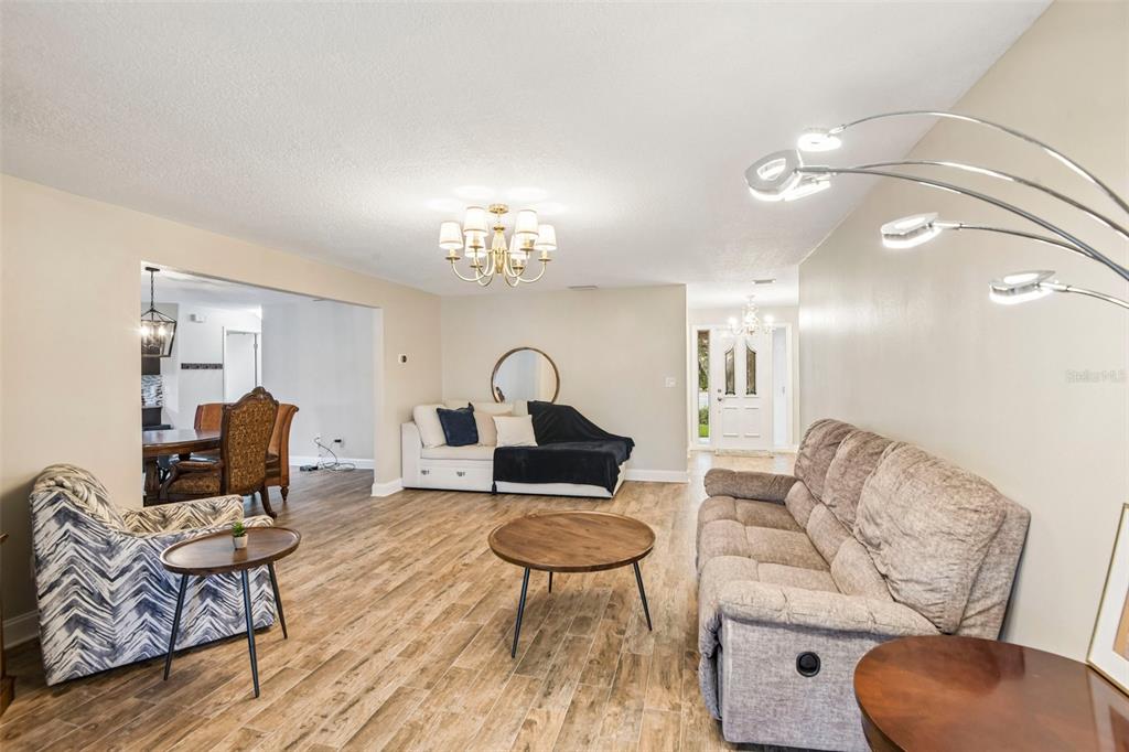 1175 SAN CARLOS AVENUE NE, ST PETERSBURG, FL — photo 4 of 30