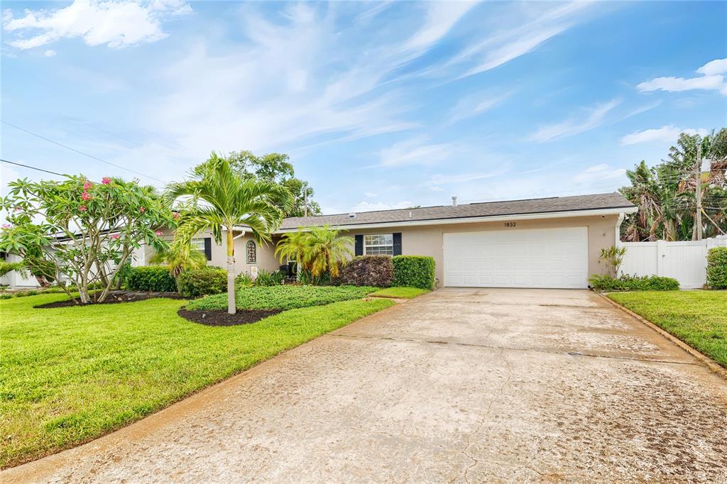 1832 69TH AVENUE S, ST PETERSBURG, FL — photo 4 of 54