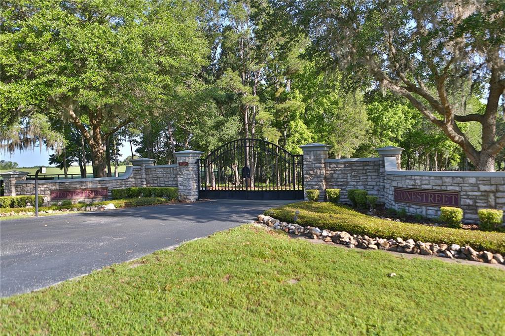 A gated entrance features a stone wall with the name Stonestreet and mature trees — 13375 W HIGHWAY 318, WILLISTON, FL