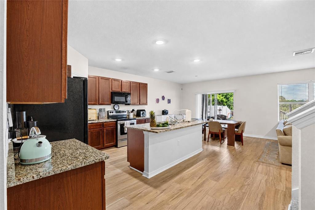 8219 BILSTON VILLAGE LANE, GIBSONTON, FL — photo 4 of 32