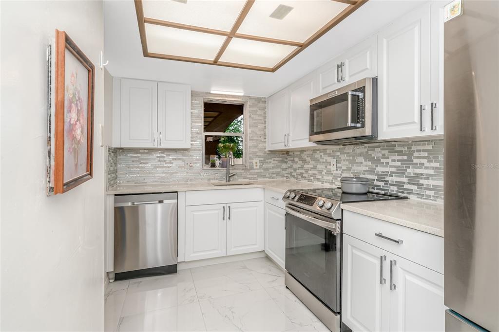 9700 STARKEY ROAD UNIT 113, SEMINOLE, FL — photo 5 of 30