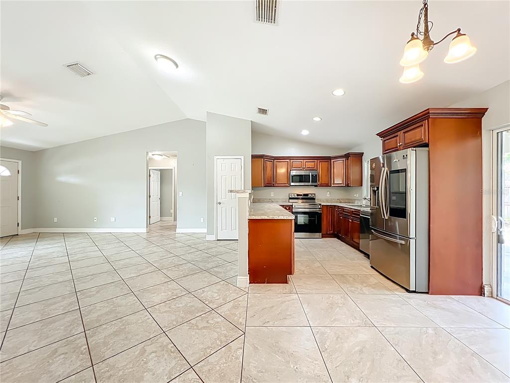 608 MASTERS AVENUE, WILDWOOD, FL — photo 2 of 30