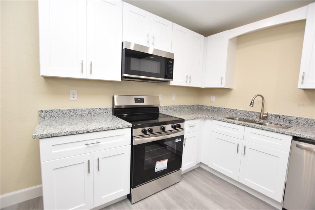 1111 MERCURY DRIVE E UNIT A, LAKELAND, FL — photo 4 of 25