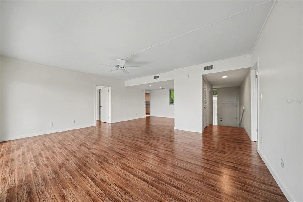 601 W OLD US HIGHWAY 441 UNIT 8B, MOUNT DORA, FL — photo 3 of 19