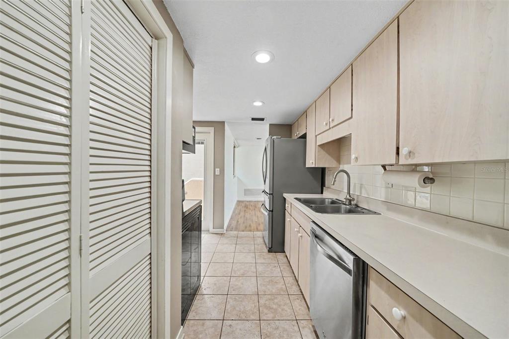 601 W OLD US HIGHWAY 441 UNIT 8B, MOUNT DORA, FL — photo 5 of 19