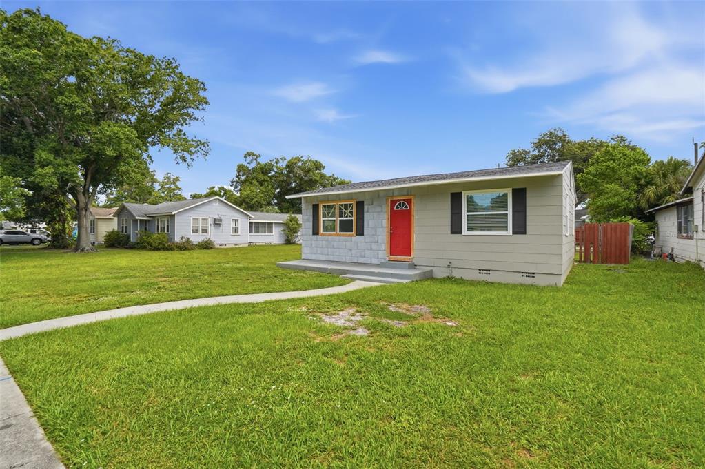 4535 EMERSON AVENUE S, ST PETERSBURG, FL — photo 2 of 28