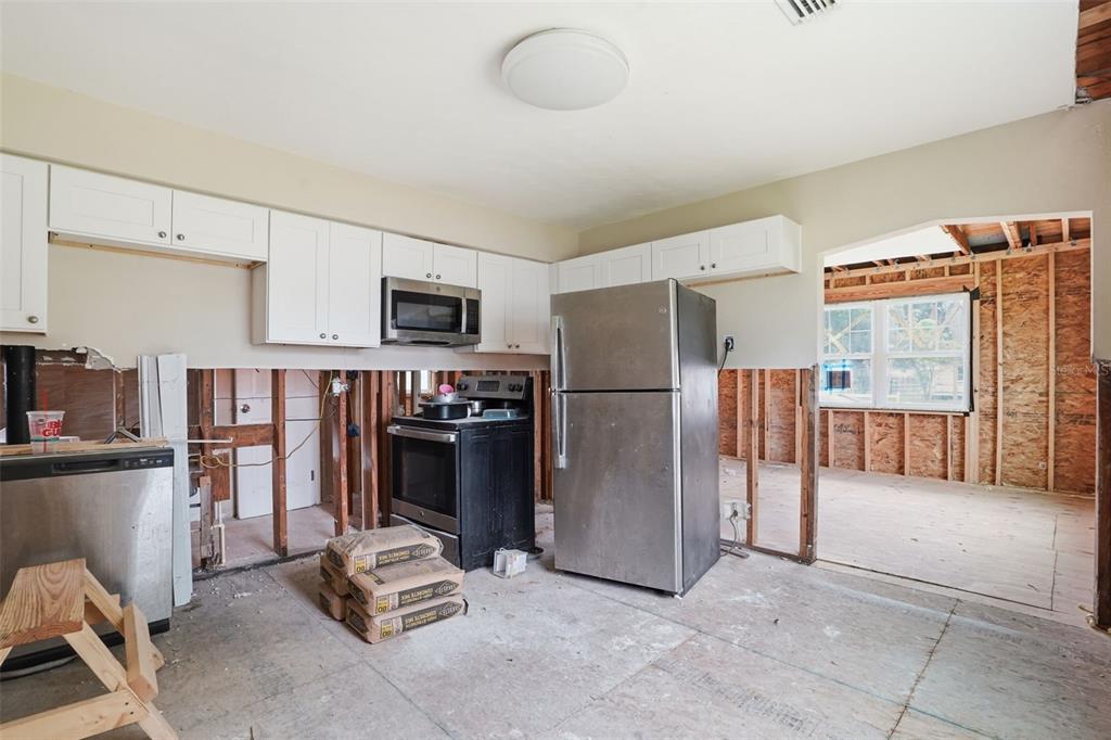 4535 EMERSON AVENUE S, ST PETERSBURG, FL — photo 5 of 28