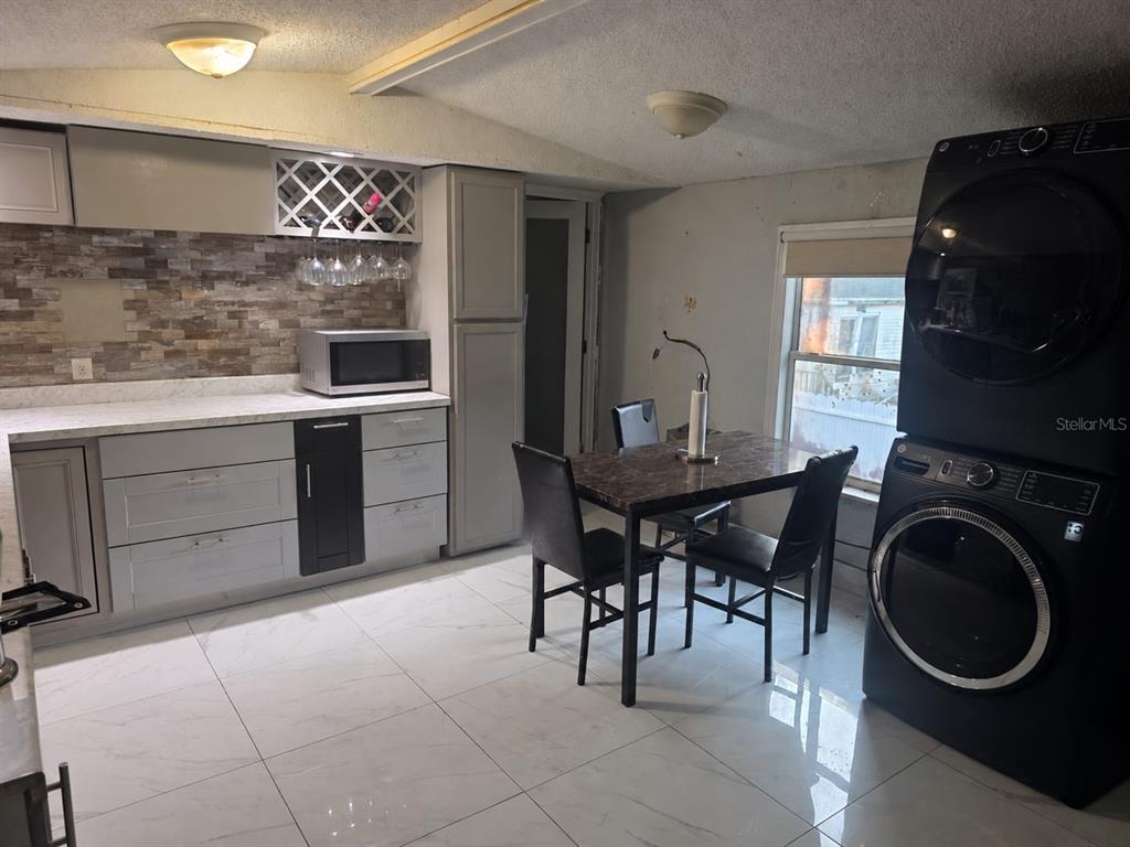 6108 BEACH AVENUE, GIBSONTON, FL — photo 5 of 11