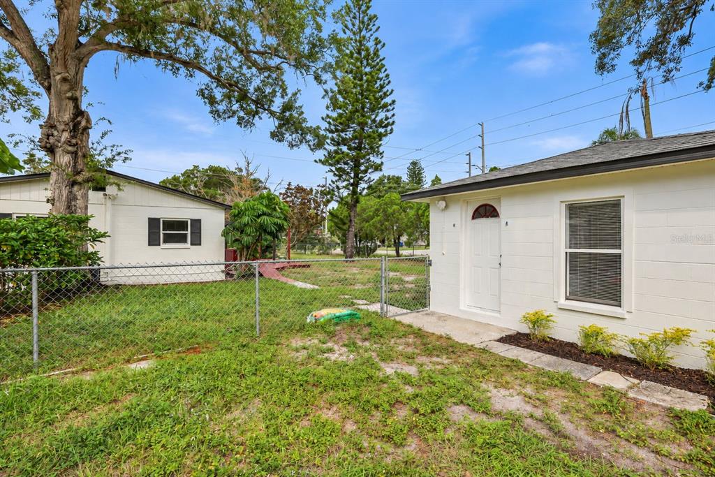 374 3RD STREET NW UNIT B, LARGO, FL — photo 2 of 17
