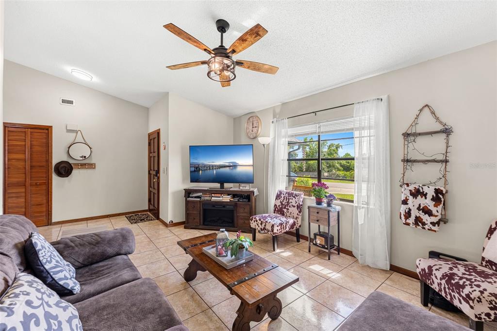 604 TRADEWINDS DRIVE, DELTONA, FL — photo 4 of 49