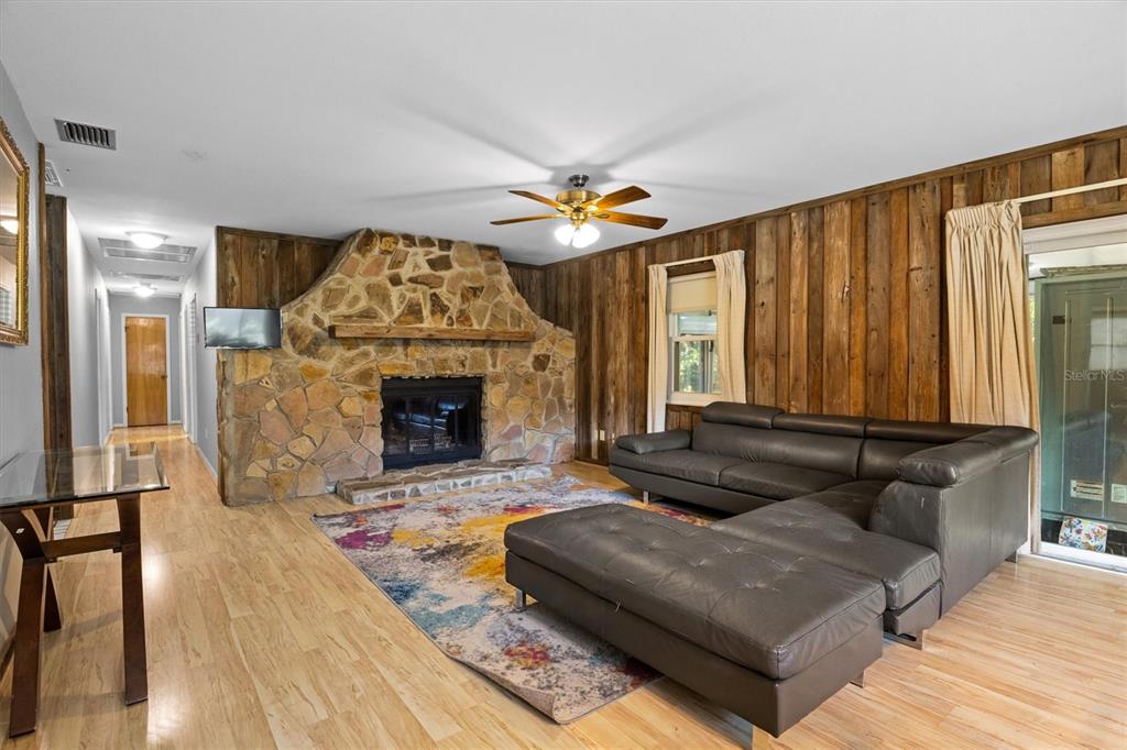 105 SOUTH COURT, AUBURNDALE, FL — photo 4 of 34