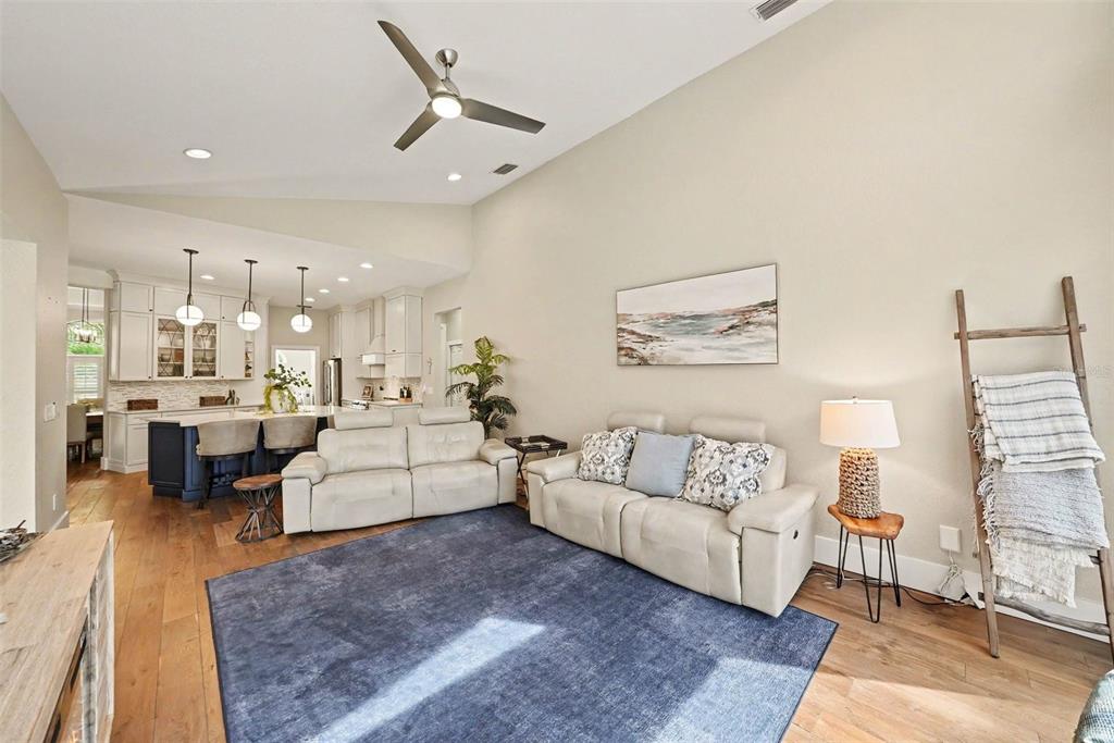 1021 W HENRY AVENUE, TAMPA, FL — photo 4 of 30