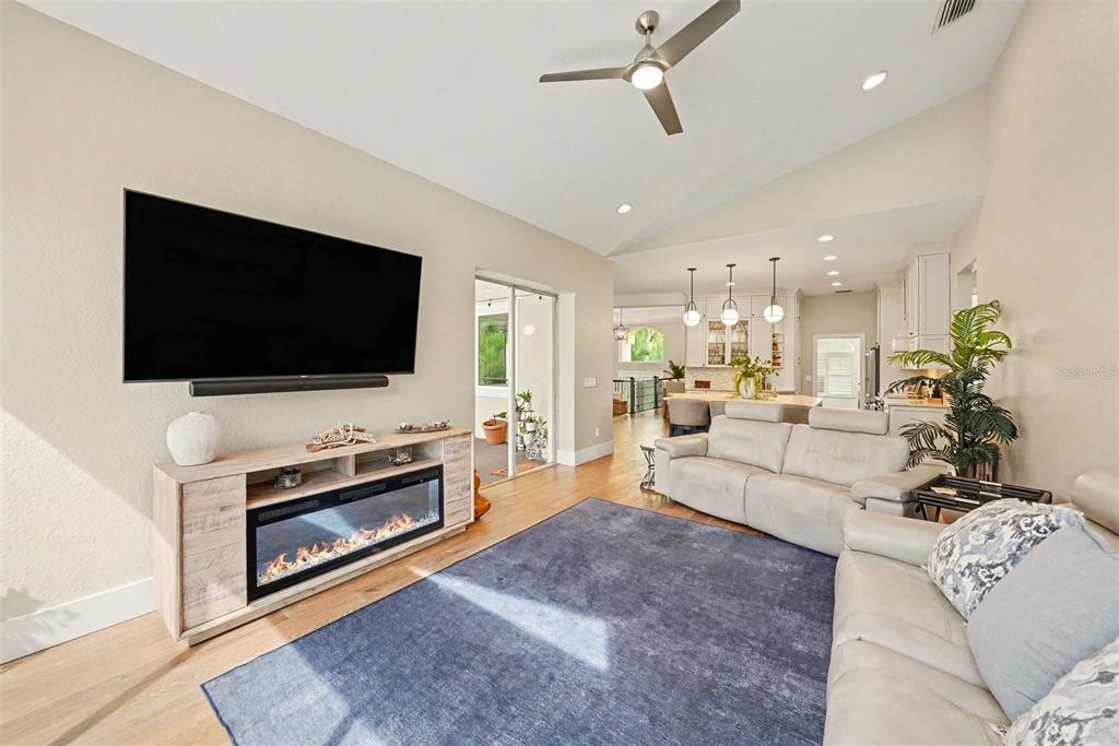1021 W HENRY AVENUE, TAMPA, FL — photo 5 of 30