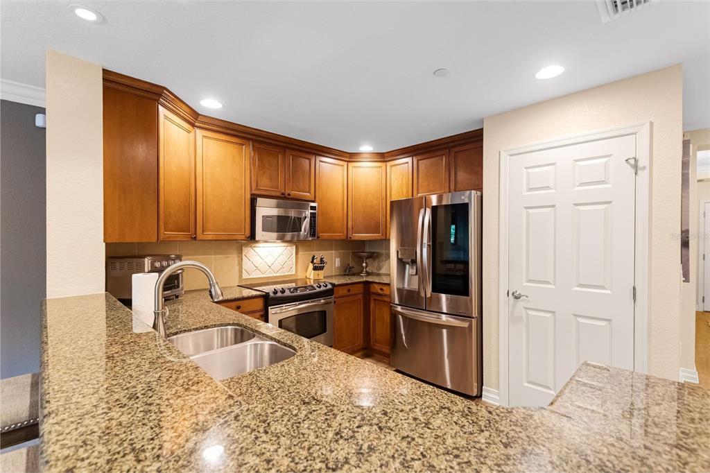 7656 WHISPER WAY UNIT 402, KISSIMMEE, FL — photo 4 of 62