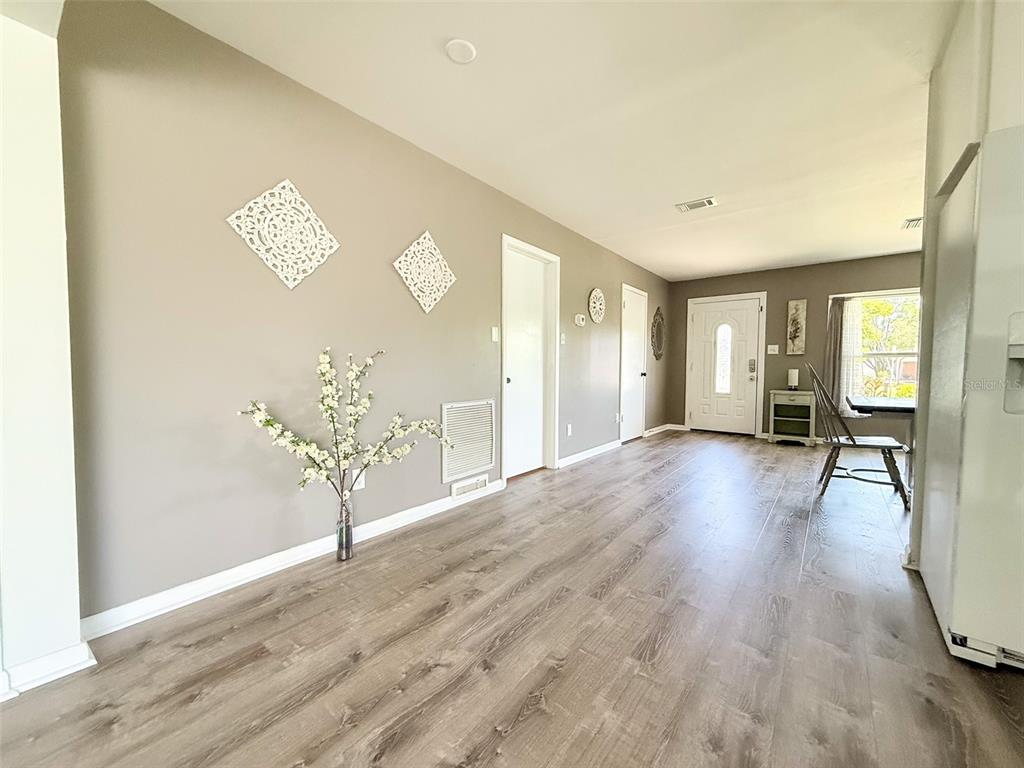 102 GLEN RIDGE AVENUE, TEMPLE TERRACE, FL — photo 3 of 30