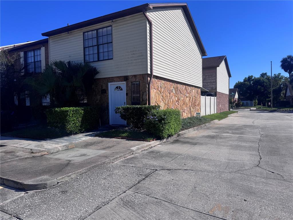 3418 SUNRISE VILLAS COURT N, TAMPA, FL — photo 3 of 29