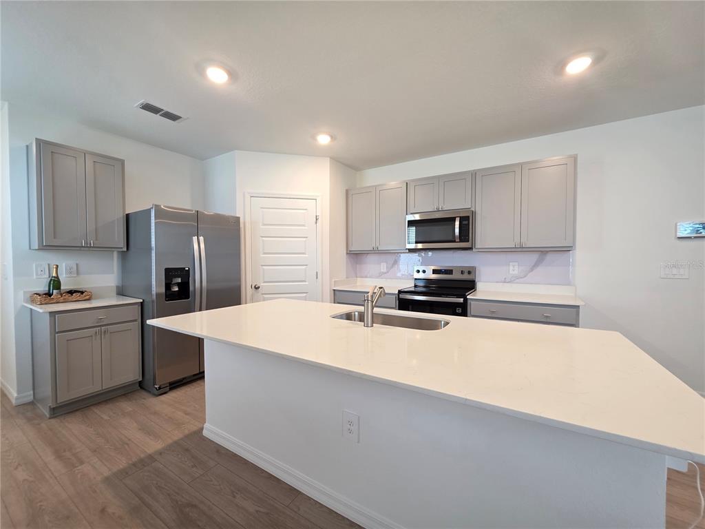 8560 MADRID STREET, LAKELAND, FL — photo 4 of 18