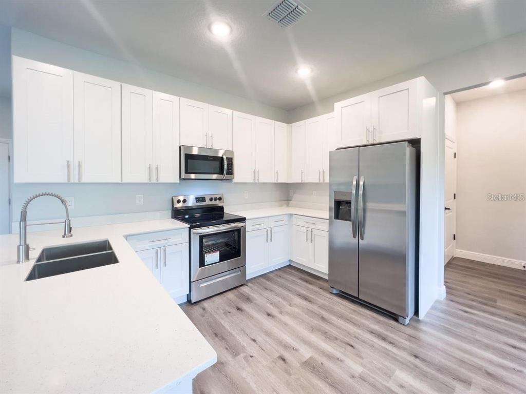 1580 EAST PARKWAY, DELAND, FL — photo 3 of 11