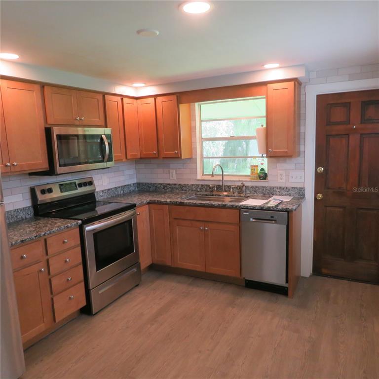 511 MEADE STREET, BRANDON, FL — photo 4 of 10