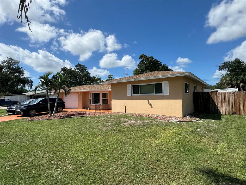 2715 HEATHER PLACE, SARASOTA, FL — photo 2 of 10