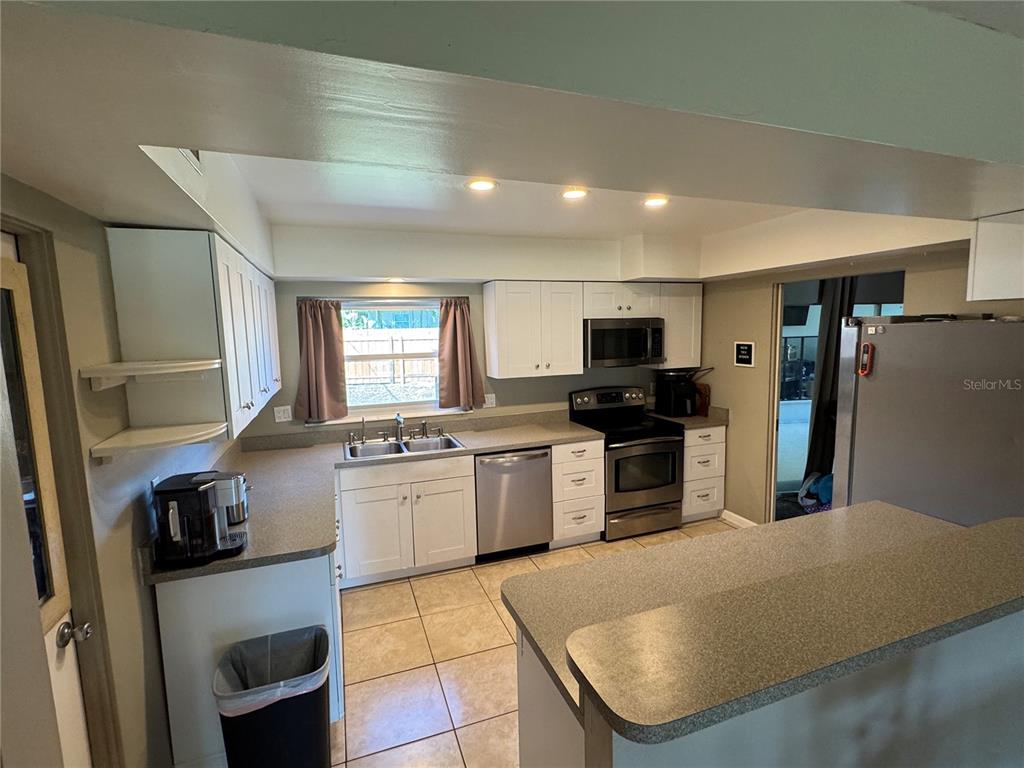 2715 HEATHER PLACE, SARASOTA, FL — photo 5 of 10