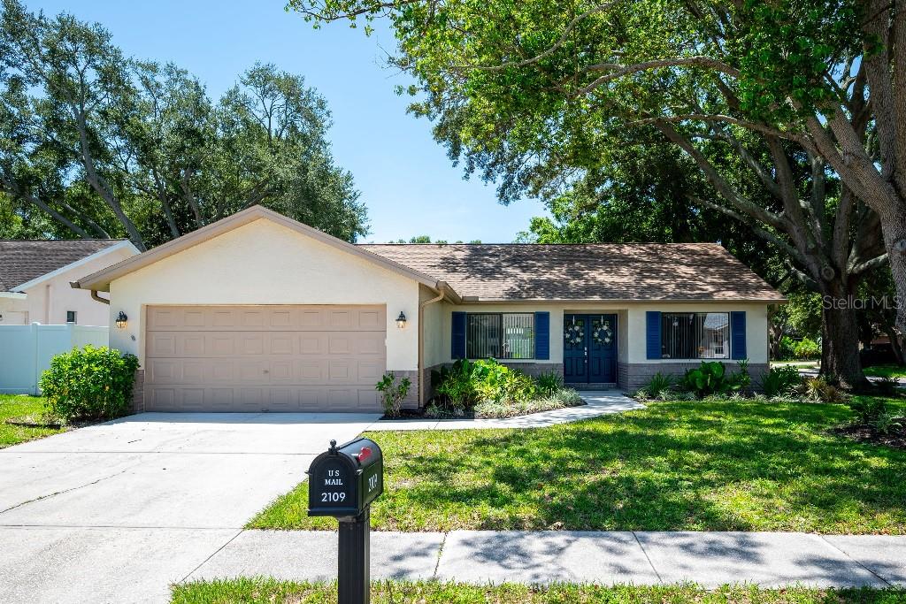 2109 CYPRESS POINT DRIVE N