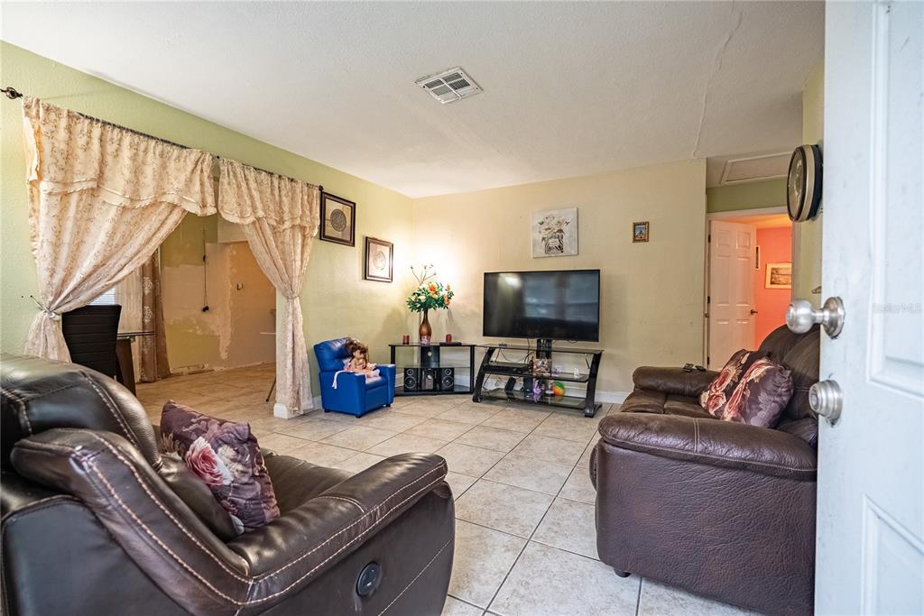 1738 W COMANCHE AVENUE, TAMPA, FL — photo 4 of 30