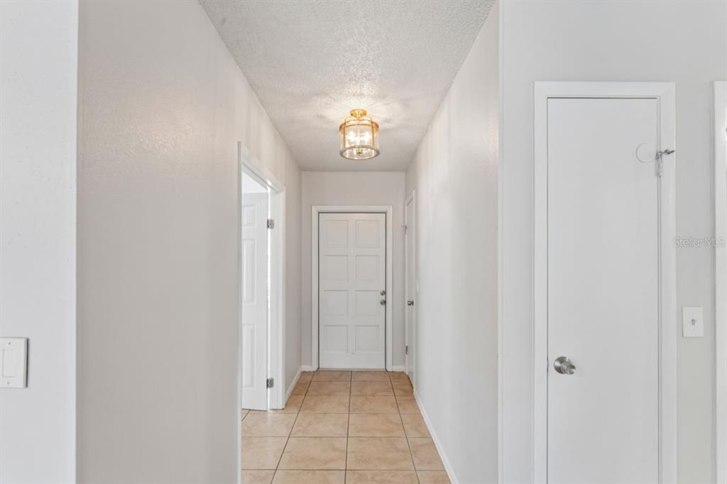 14051 BRIARDALE LANE, TAMPA, FL — photo 3 of 26