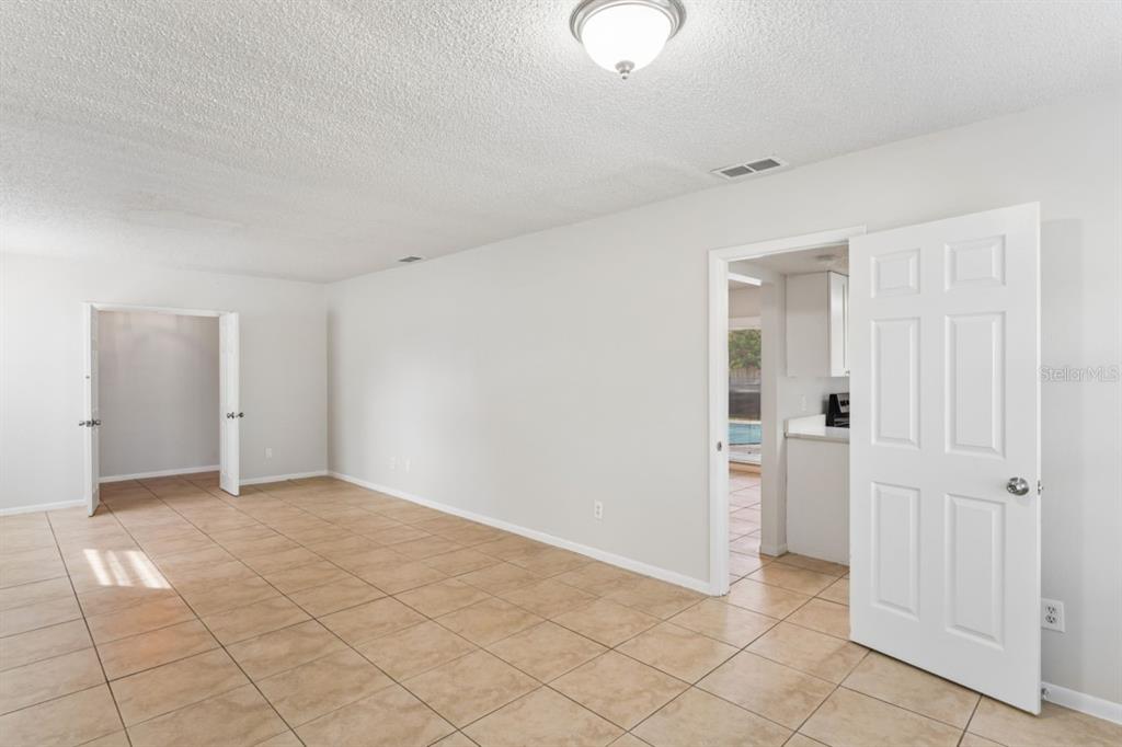 14051 BRIARDALE LANE, TAMPA, FL — photo 5 of 26