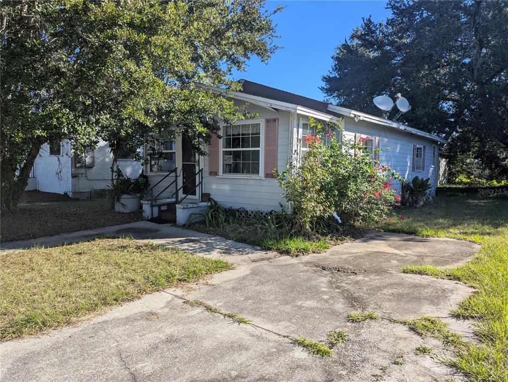 1105 S LOCUST AVENUE