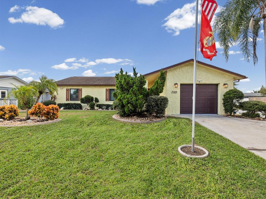 7120 CORAL REEF DRIVE, PORT RICHEY, FL — photo 3 of 30