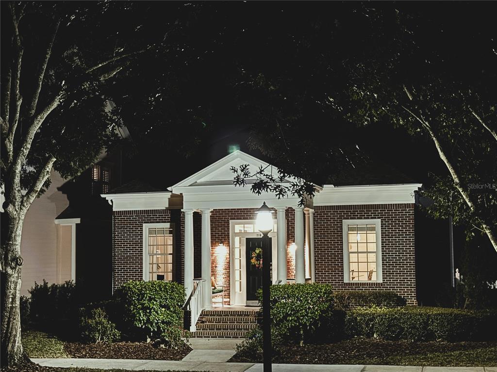 718 HONEYSUCKLE AVENUE