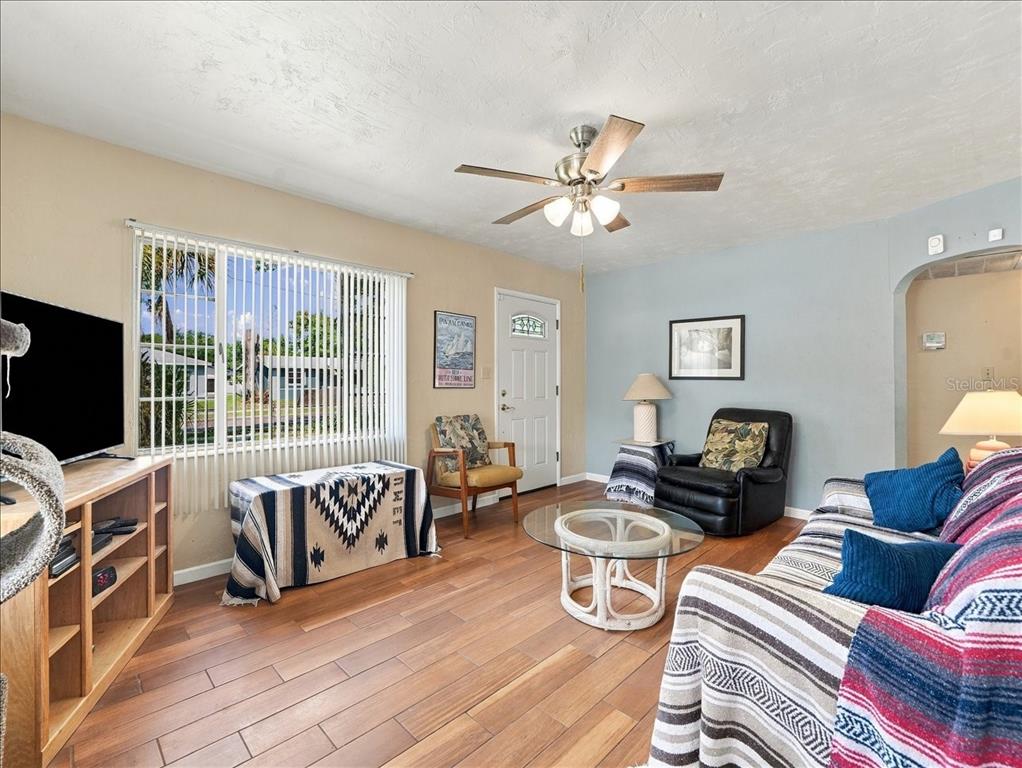 5054 4TH AVENUE S, ST PETERSBURG, FL — photo 5 of 41