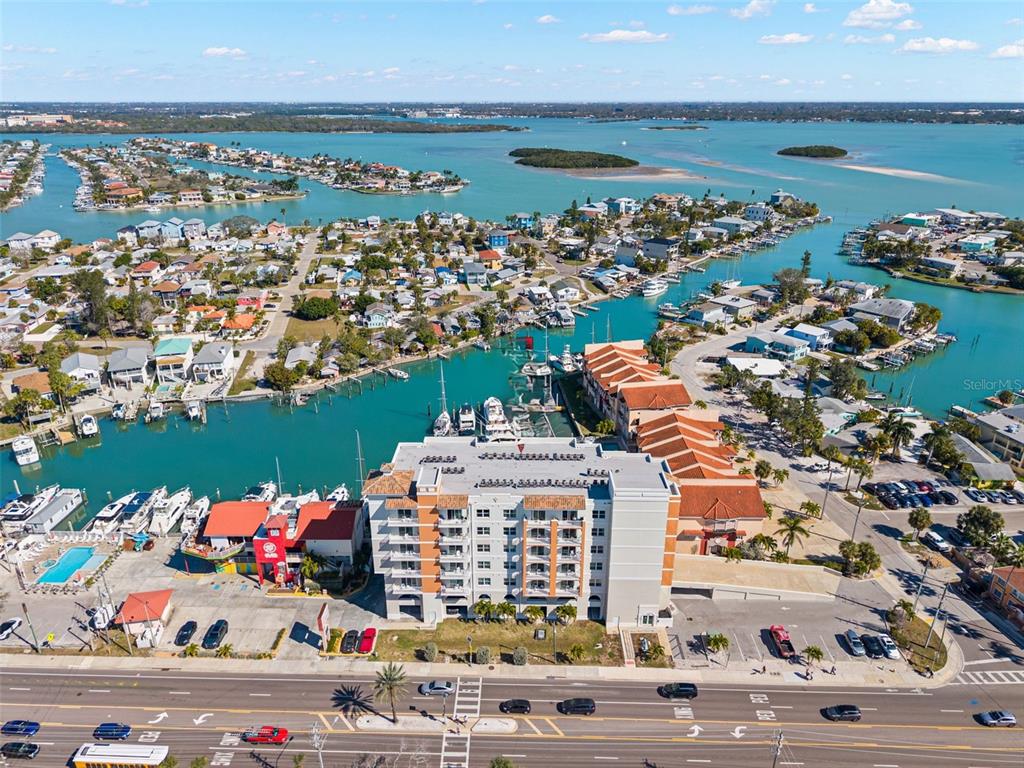 13101 GULF BOULEVARD UNIT 1605, MADEIRA BEACH, FL — photo 2 of 30