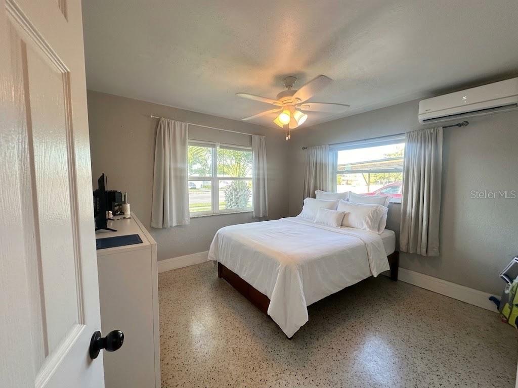 4762 54TH AVENUE N, ST PETERSBURG, FL — photo 4 of 24