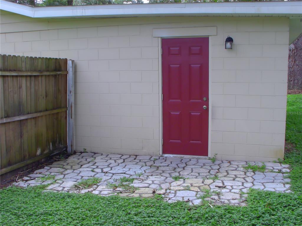1112 E WINNEMISSETT AVENUE, DELAND, FL — photo 2 of 12