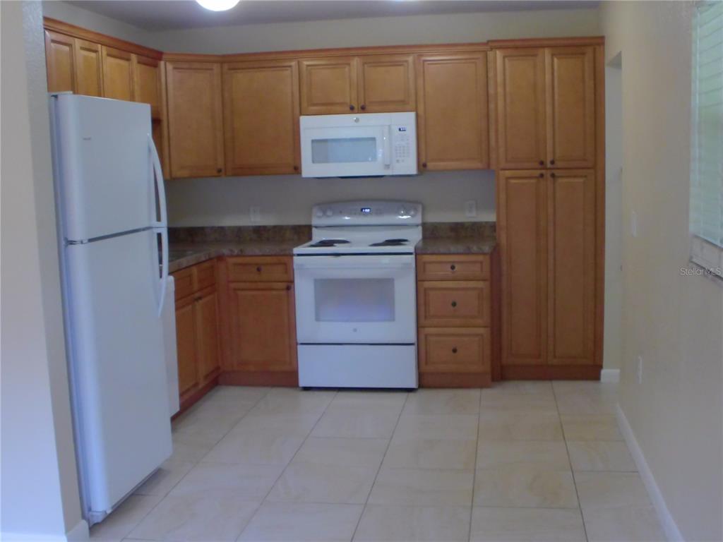 1112 E WINNEMISSETT AVENUE, DELAND, FL — photo 4 of 12
